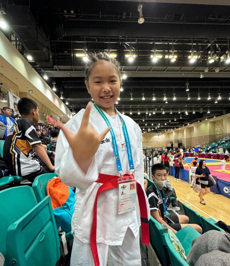 Evalee Cariel Sutiono: Siswa SD Darma Yudha Sabet Medali Emas di ...
